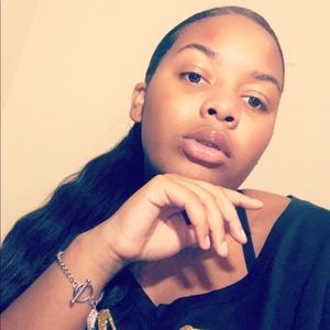 Meet your Posher, Alicia